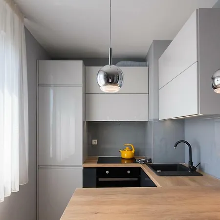 Tomislava Apartment Split
