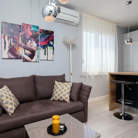 Tomislava Apartment *