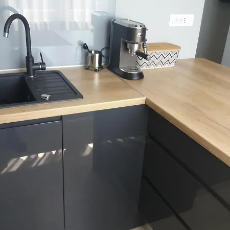 Tomislava Apartment *